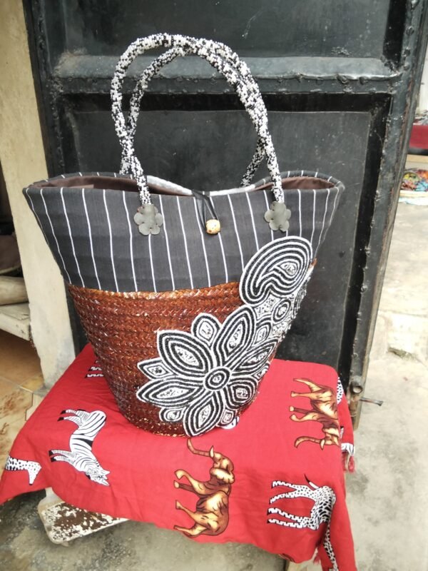 oplus_32 Beaded Flower Basket